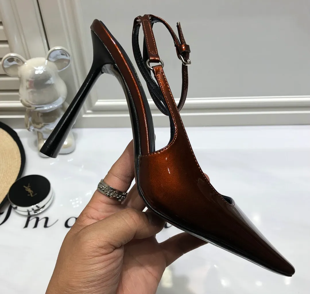 👟👟Ex-factory price 560👟👟 Top quality Saint Laurent/Yves Saint Laurent 2024 spring and summer new style👠Small square toe high heels of the same style as Rose. The layered leather high heels are very good at modifying the foot shape. In recent years, SLP has become more and more understanding of women in high heels. ysl beautiful high heels 👠Number of yards: 35-40 (41 customized, non-returnable) Upper: open edge beaded cowhide/patent leather, lining Imported sheepskin lining, sole: genuine leather outsole, heel height: 10cm (heel imported from Italy)